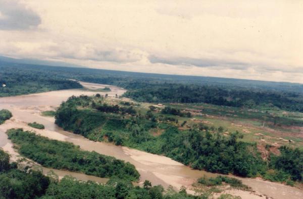 Visita de Susana Higushi a la población asháninka desplazada hacia Cutivireni