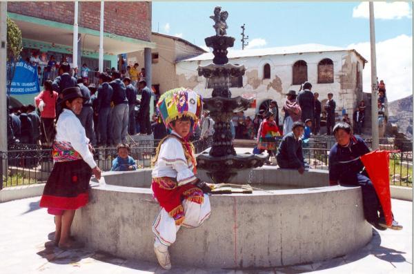 Bienvenida a los miembros de la Comisión de la Verdad y Reconciliación (CVR) en Lucanamarca - Ayacucho