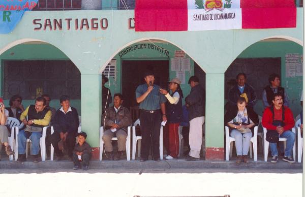 Bienvenida a los miembros de la Comisión de la Verdad y Reconciliación (CVR) en Lucanamarca - Ayacucho