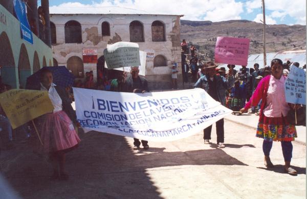 Bienvenida a los miembros de la Comisión de la Verdad y Reconciliación (CVR) en Lucanamarca - Ayacucho