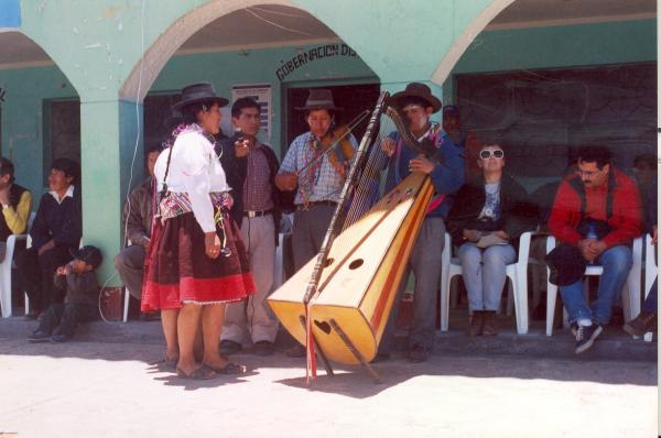 Bienvenida a los miembros de la Comisión de la Verdad y Reconciliación (CVR) en Lucanamarca - Ayacucho