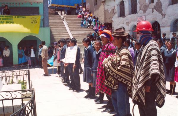 Bienvenida a los miembros de la Comisión de la Verdad y Reconciliación (CVR) en Lucanamarca - Ayacucho