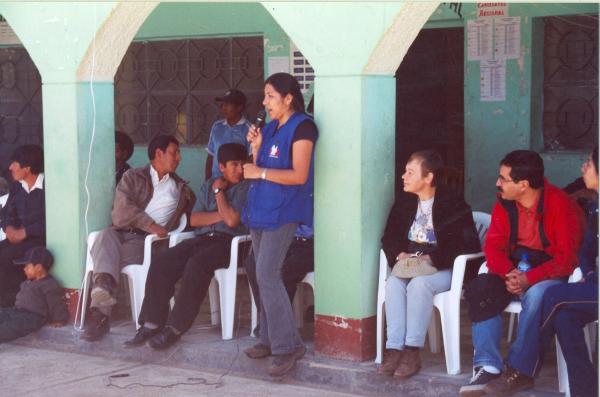 Bienvenida a los miembros de la Comisión de la Verdad y Reconciliación (CVR) en Lucanamarca - Ayacucho