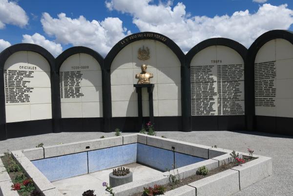 1. Cenotafio los Cabitos