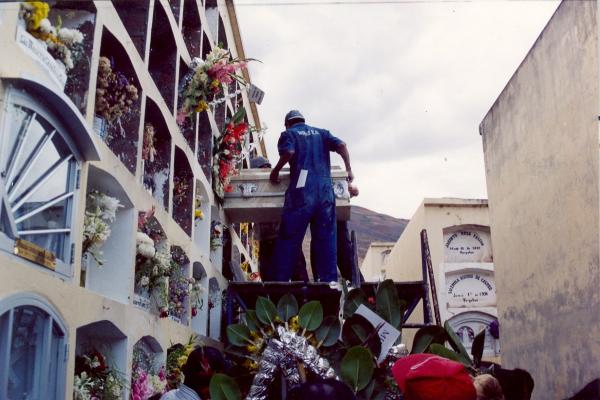 Entierro de restos encontrados en la provincia de Tocache