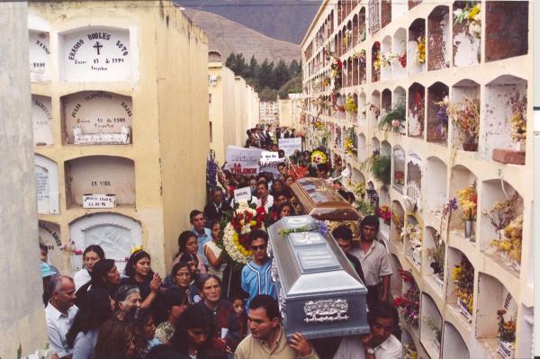 Entierro de restos encontrados en la provincia de Tocache