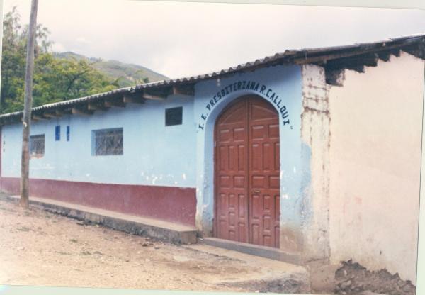 Vista panorámica del estadio de Huanta y la iglesia evangélica de Callqui