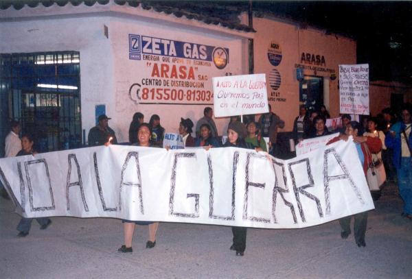 Marcha contra la guerra en Irak en la ciudad de Huamanga