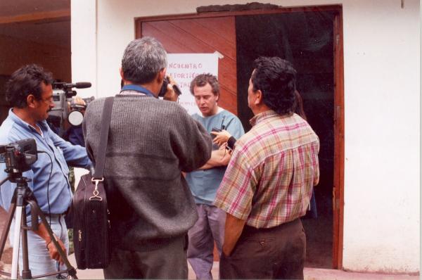 Limpieza e identificación de restos humanos en Totos - Ayacucho