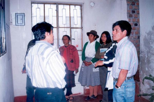 Visita de madres afectadas por la violencia política a la sede regional sur central de la Comisión de la Verdad y Reconciliación en Ayacucho