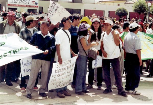 Marcha de protesta de los afectados por la violencia política en la ciudad de Huancayo