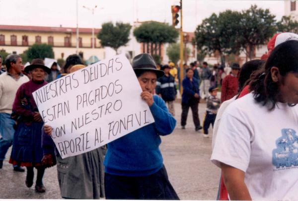 Marcha de protesta de los afectados por la violencia política en la ciudad de Huancayo
