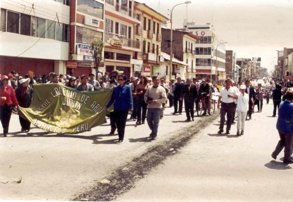 Marcha de protesta de los afectados por la violencia política en la ciudad de Huancayo