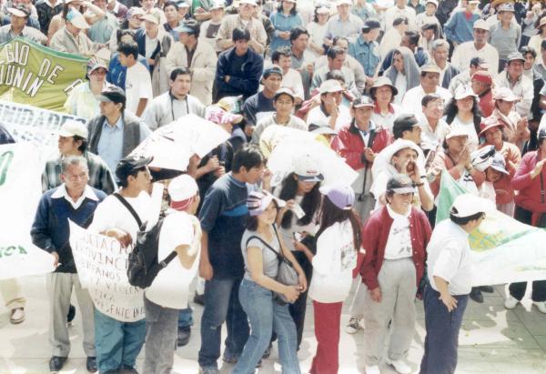 Marcha de protesta de los afectados por la violencia política en la ciudad de Huancayo