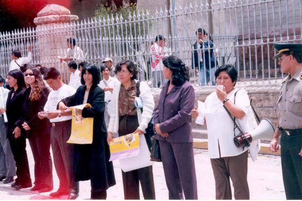 Movilización por el día de la "no violencia contra la mujer" en la ciudad de Huamanga
