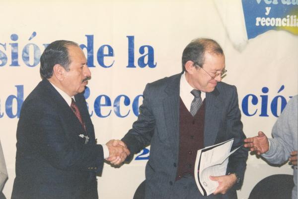 Movilización de la Asociación Nacional de Periodistas a la Comisión de la Verdad y Reconciliación en San Isidro