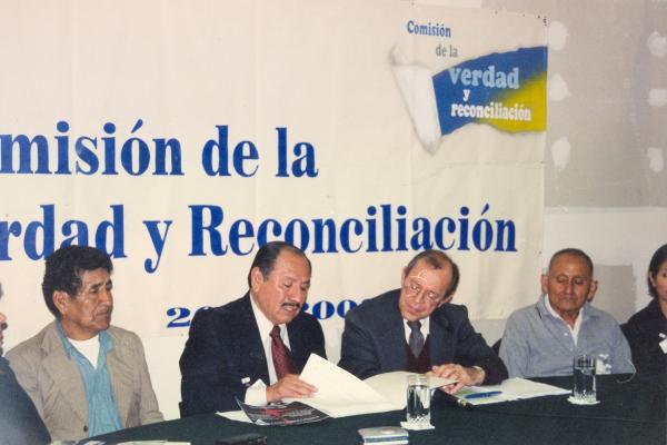 Movilización de la Asociación Nacional de Periodistas a la Comisión de la Verdad y Reconciliación en San Isidro