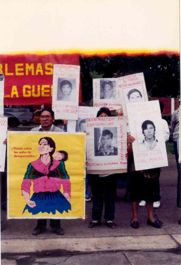 Movilización de los familiares de los presos políticos a la sede central de la Comisión de la Verdad y Reconciliación en San Isidro