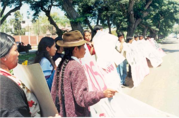 Movilización y visita de familiares de víctimas a la sede de la Comisión de la Verdad y Reconciliación en San Isidro