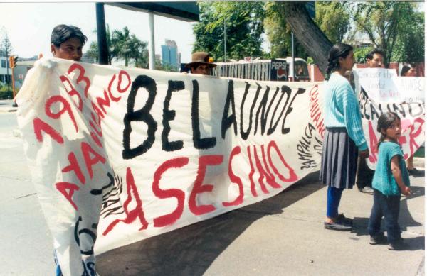 Movilización y visita de familiares de víctimas a la sede de la Comisión de la Verdad y Reconciliación en San Isidro