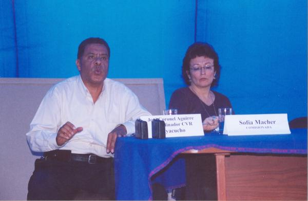 Reunión con familiares y conferencia de prensa en Huamanga