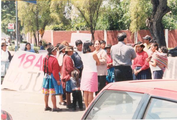 Movilización y visita de familiares de víctimas a la sede de la Comisión de la Verdad y Reconciliación en San Isidro
