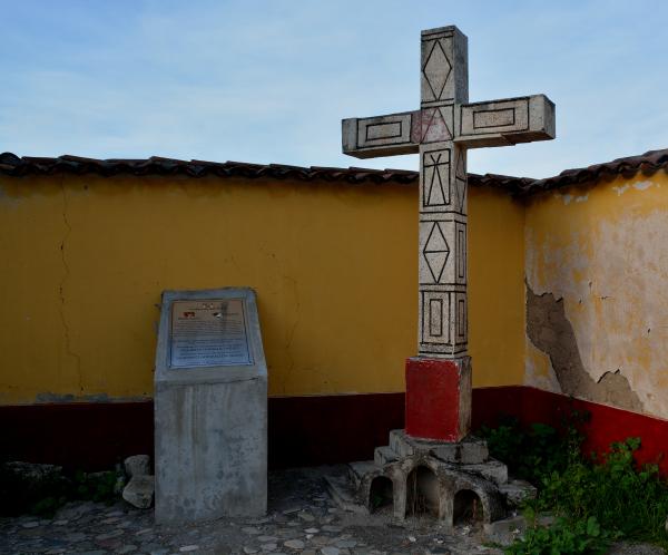 35. Placa recordatoria en memoria de las víctimas del distrito de Cayara
