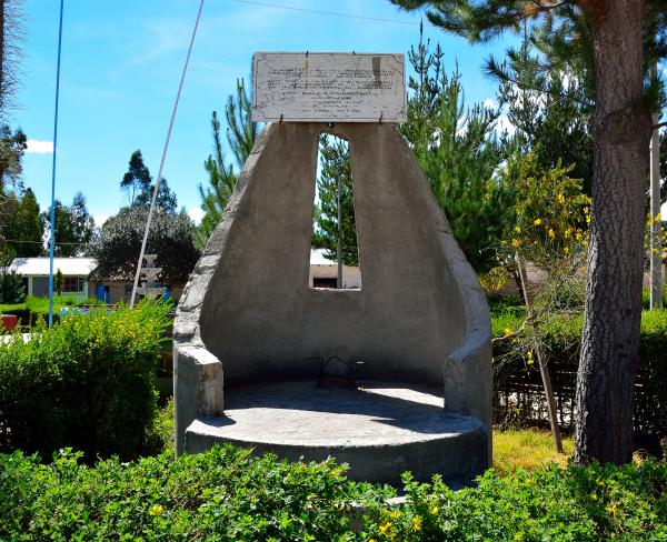 7. Placa y monumento de la CMAN