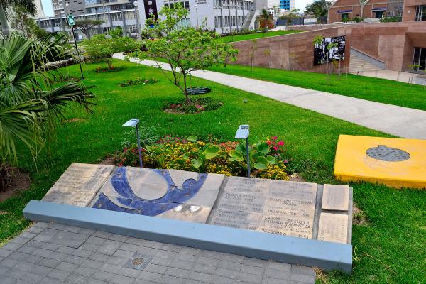 28. Plaza de la Memoria de la Pontificia Universidad Católica del Perú