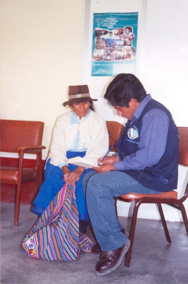 Reconocimiento de restos por los familiares de las víctimas en Totos - Ayacucho