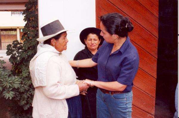 Reconocimiento de restos por miembros de la Asociación Nacional de Familiares de Secuestrados, Detenidos y Desaparecido del Perú (Anfasep) - Totos