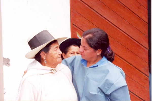 Reconocimiento de restos por miembros de la Asociación Nacional de Familiares de Secuestrados, Detenidos y Desaparecido del Perú (Anfasep) - Totos