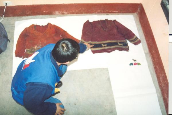 Limpieza e identificación de restos hallados en las fosas de Chuschi - Ayacucho