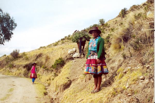 Vista de miembros de la Comisión de la Verdad y Reconciliación a Santiago de Lucanamarca - Ayacucho