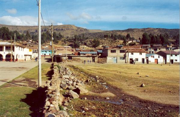 Vista de miembros de la Comisión de la Verdad y Reconciliación a Santiago de Lucanamarca - Ayacucho