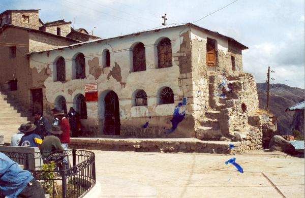 Vista de miembros de la Comisión de la Verdad y Reconciliación a Santiago de Lucanamarca - Ayacucho