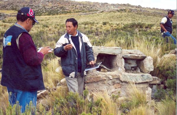 Vista de miembros de la Comisión de la Verdad y Reconciliación a Santiago de Lucanamarca - Ayacucho